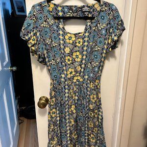 Angie brand colorful dress! Size M - V-Neck and opening in back.